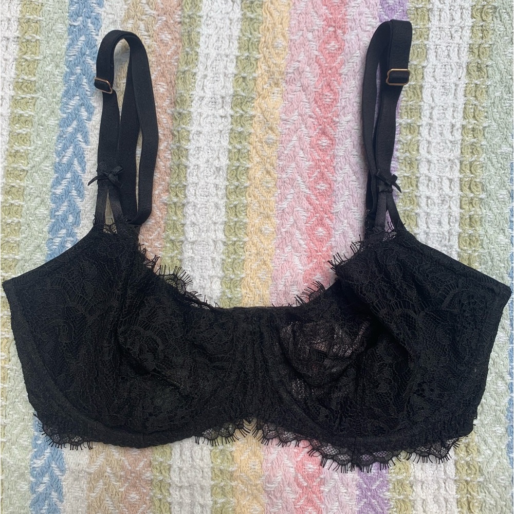 VICTORIA’S SECRET Unlined Push Up Bra